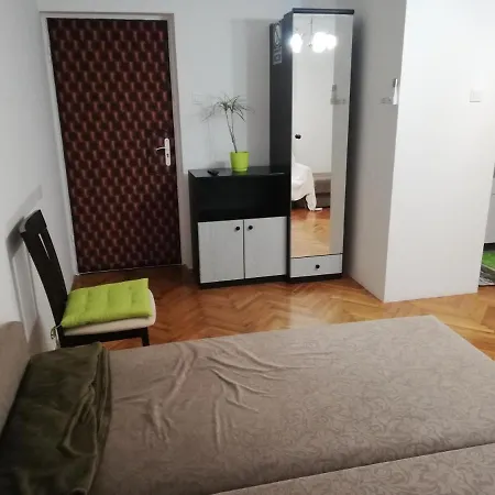 Apartament Oeroekzoeld